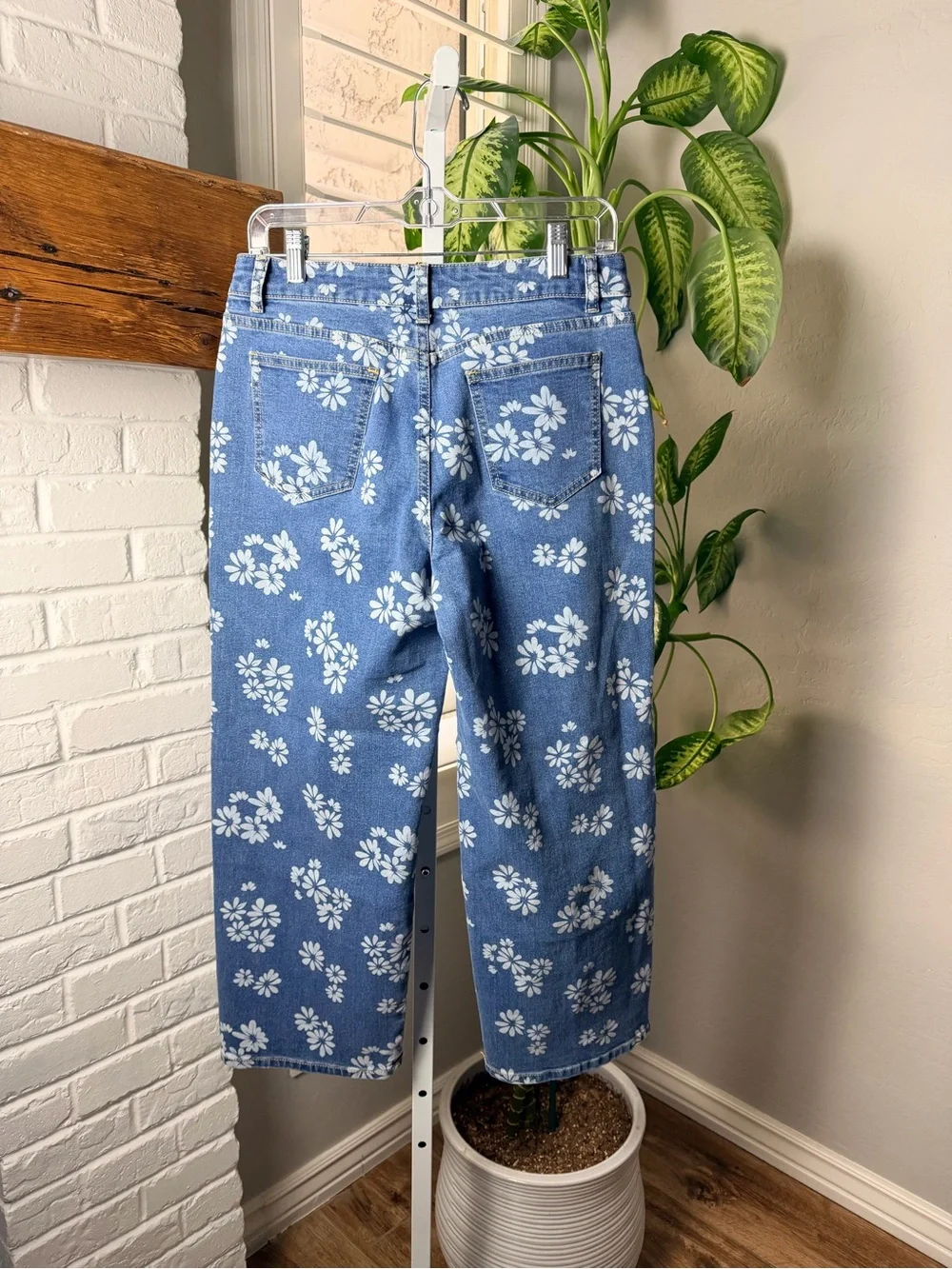 Flamingals Floral Print Barrel Style Mid Rise Cropped Barrel Jeans